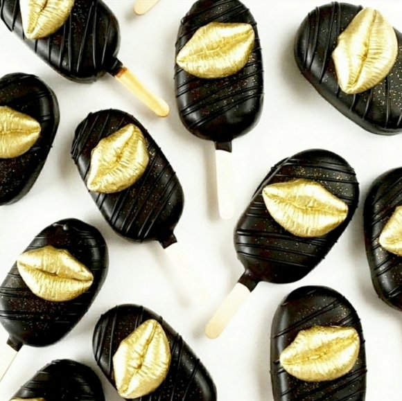 Silicone Mold Kissable Lips💋 - Picture 10 of 16